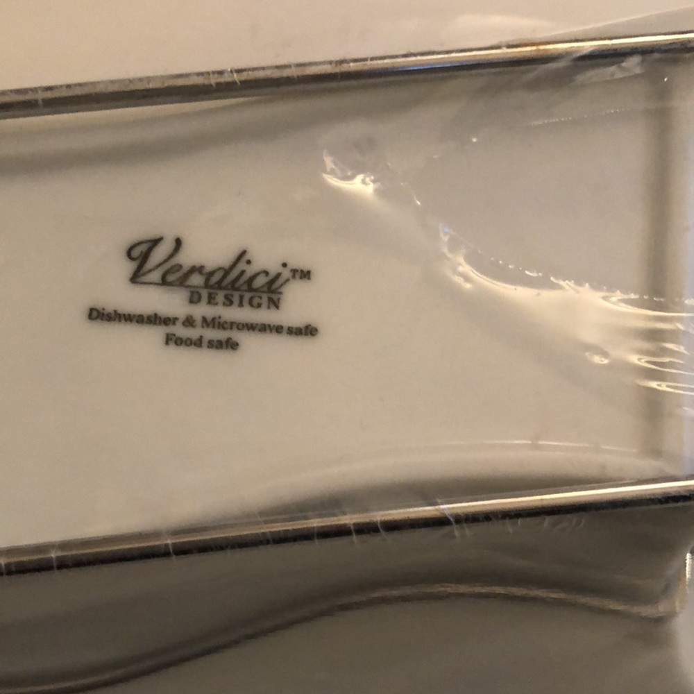Serving Dish with cover on a stand - Picture 7 of 10